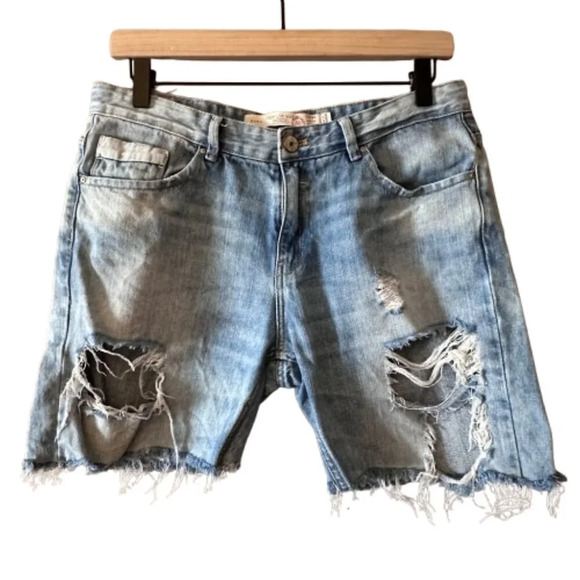 Women's 6 Zara Light Wash Distressed/Cut Off Jeans Shorts - Picture 1 of 6